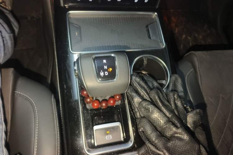 Used Hongqi HS7 2022 2.0T DCT Two-Wheel Drive Smart Connect Flagship Edition Five Seats Gear Lever
