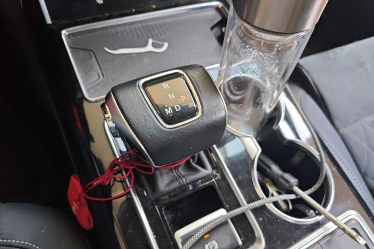 Used Hongqi HS7 2022 2.0T DCT Two-Wheel Drive Smart Connect Flagship Edition Seven Seats Gear Lever