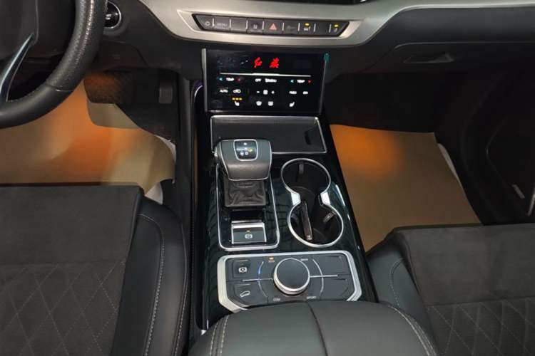 Used Hongqi HS7 2022 2.0T DCT Two-Wheel Drive Smart Connect Flagship Edition Five Seats Gear Lever