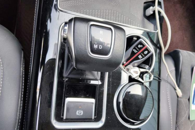 Used Hongqi HS7 2022 2.0T DCT Two-Wheel Drive Smart Connect Flagship Edition 7 Seats Gear Lever
