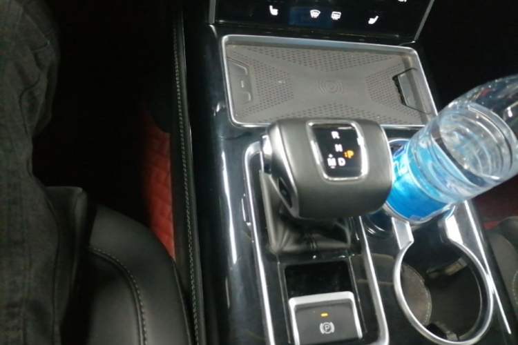 Used Hongqi HS7 2022 2.0T DCT Two-Wheel Drive Smart Connect Flagship Edition Five Seats Gear Lever