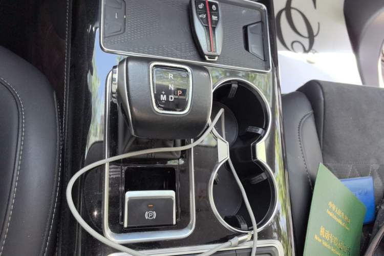 Used Hongqi HS7 2022 2.0T DCT Two-Wheel Drive Smart Connect Flagship Edition Seven Seats Gear Lever