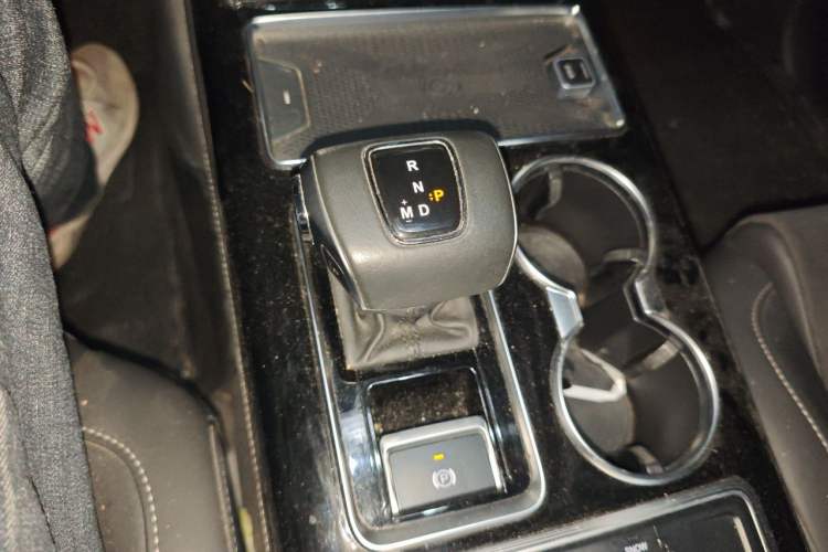 Used Hongqi HS7 2022 2.0T DCT Two-Wheel Drive Smart Connect Flagship Edition Five Seats Gear Lever