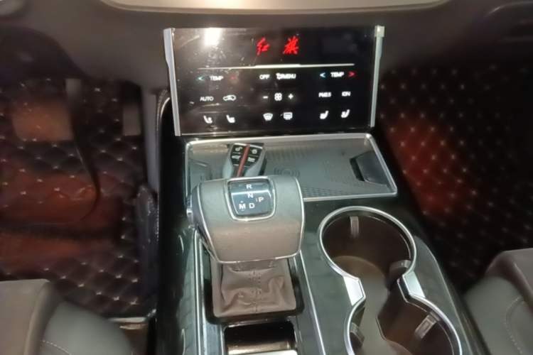 Used Hongqi HS7 2022 2.0T DCT Two-Wheel Drive Smart Connect Flagship Edition 7 Seats Gear Lever