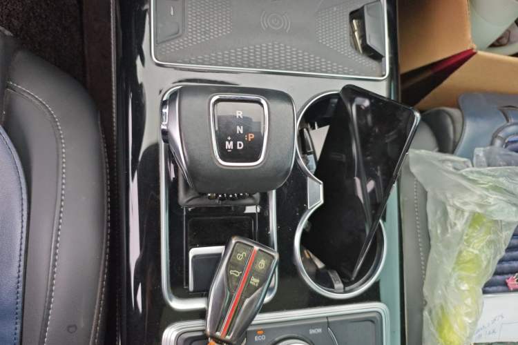 Used Hongqi HS7 2022 2.0T DCT Two-Wheel Drive Smart Connect Flagship Edition Five Seats Gear Lever
