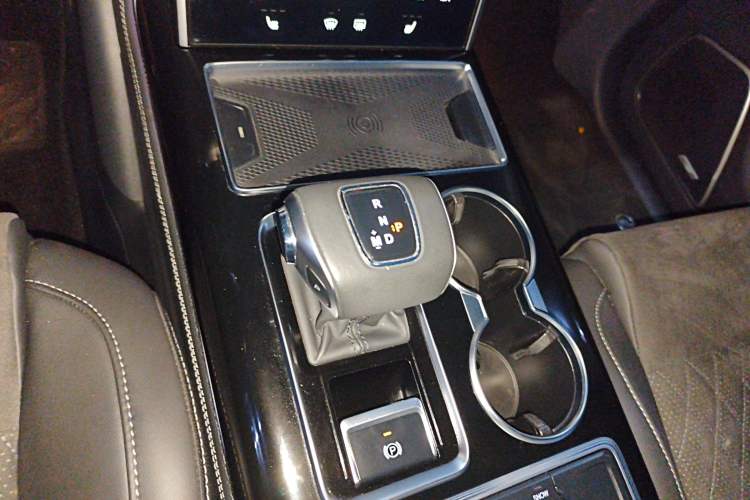 Used Hongqi HS7 2022 2.0T DCT Two-Wheel Drive Smart Connect Flagship Edition Five Seats Gear Lever