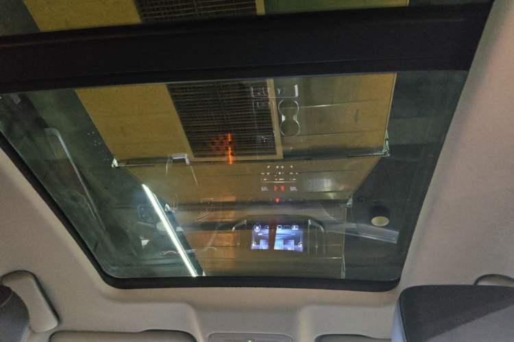 Used Hongqi HS7 2022 2.0T DCT Two-Wheel Drive Smart Connect Flagship Edition Five Seats Headliner