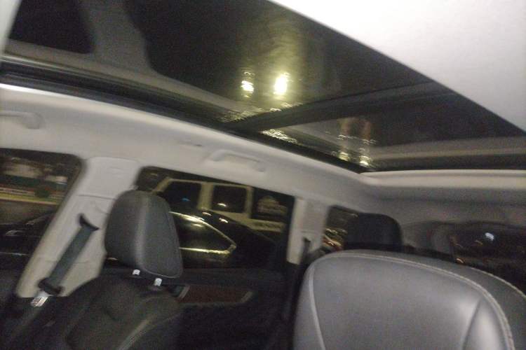 Used Hongqi HS7 2022 2.0T DCT Two-Wheel Drive Smart Connect Flagship Edition Seven Seats Headliner