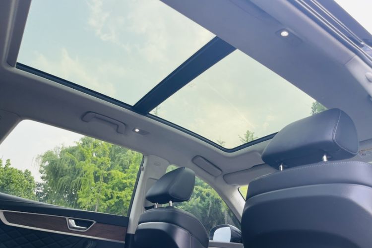 Used Hongqi HS7 2022 3.0T Automatic All-Wheel Drive ZhiLian Flagship Edition Five Seats Headliner