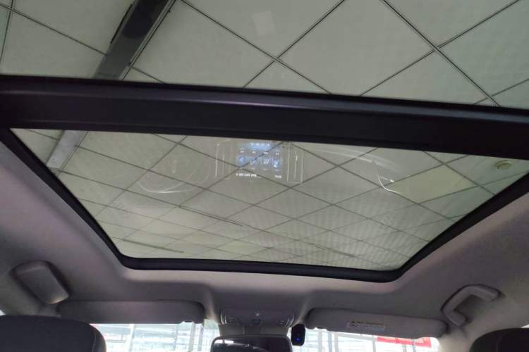 Used Hongqi HS7 2022 2.0T DCT Two-Wheel Drive Smart Connect Flagship Edition Seven Seats Headliner