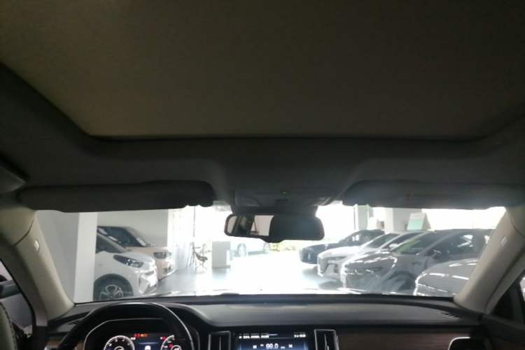 Used Hongqi HS7 2022 2.0T DCT Two-Wheel Drive Smart Connect Flagship Edition Five Seats Headliner