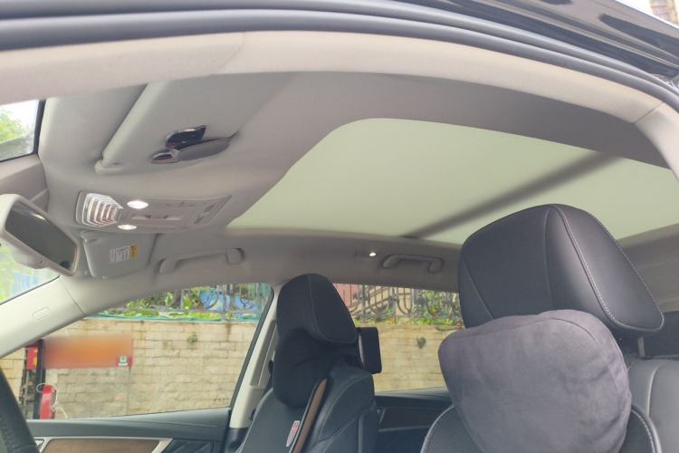 Used Hongqi HS7 2022 2.0T DCT Two-Wheel Drive Smart Connect Flagship Edition Seven Seats Headliner