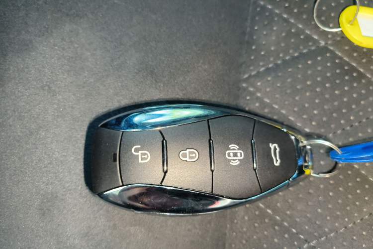 Used Hongqi HS7 2022 2.0T DCT Two-Wheel Drive Smart Connect Flagship Edition Five Seats Interior 1