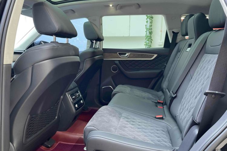 Used Hongqi HS7 2022 3.0T Automatic All-Wheel Drive ZhiLian Flagship Edition Five Seats Interior 1