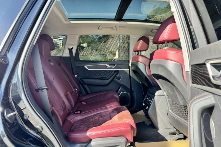Used Hongqi HS7 2022 2.0T DCT Two-Wheel Drive Smart Connect Flagship Edition Seven Seats Interior 3