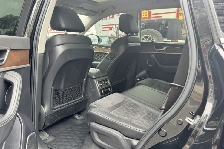 Used Hongqi HS7 2022 2.0T DCT Two-Wheel Drive Smart Connect Flagship Edition Seven Seats Interior 3