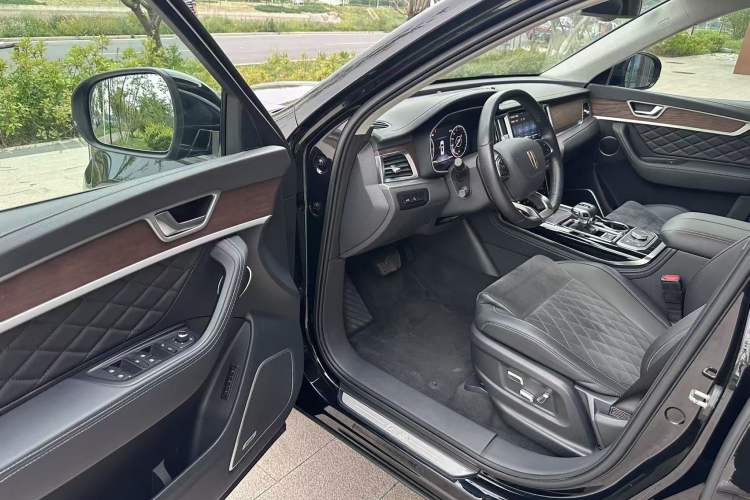 Used Hongqi HS7 2022 3.0T Automatic All-Wheel Drive ZhiLian Flagship Edition Five Seats Interior 3
