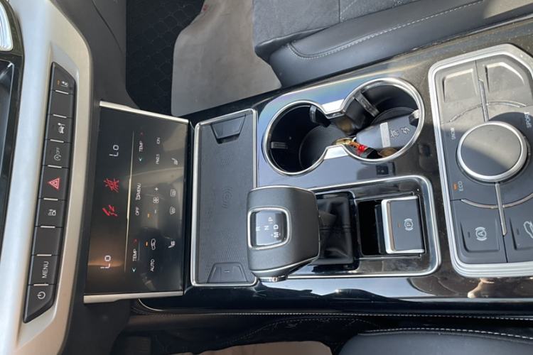Used Hongqi HS7 2022 2.0T DCT Two-Wheel Drive Smart Connect Flagship Edition Five Seats Interior 3