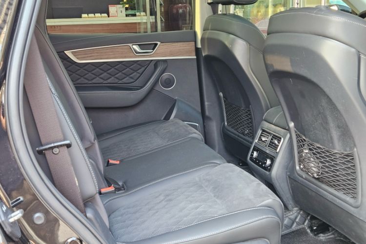Used Hongqi HS7 2022 2.0T DCT Two-Wheel Drive Smart Connect Flagship Edition Seven Seats Interior 4