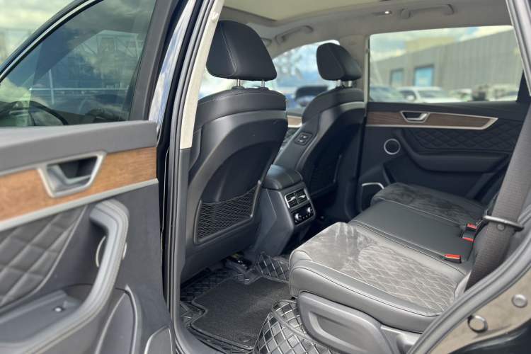 Used Hongqi HS7 2022 2.0T DCT Two-Wheel Drive Smart Connect Flagship Edition Five Seats Interior 5