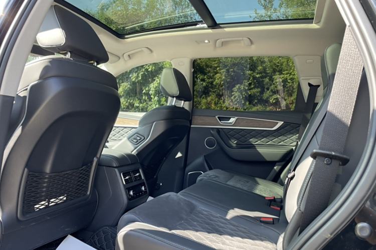 Used Hongqi HS7 2022 2.0T DCT Two-Wheel Drive Smart Connect Flagship Edition Five Seats Interior 5