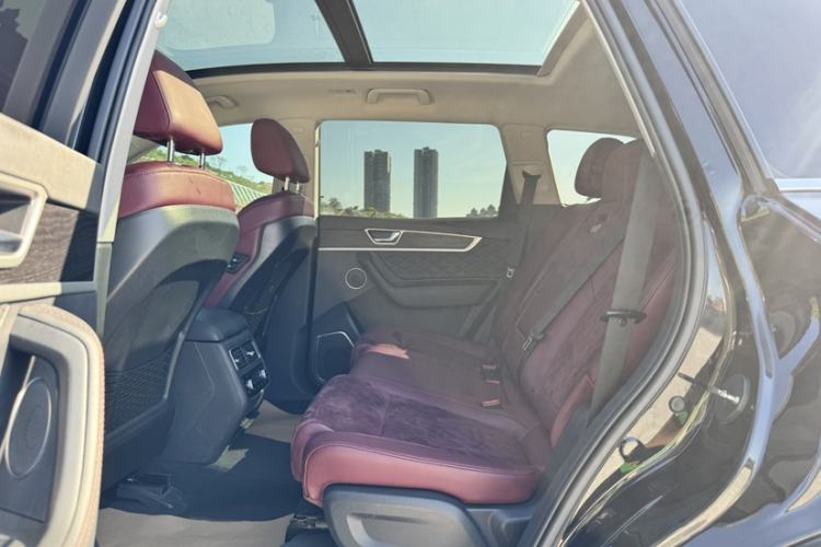 Used Hongqi HS7 2022 2.0T DCT Two-Wheel Drive Smart Connect Flagship Edition Seven Seats Interior 6