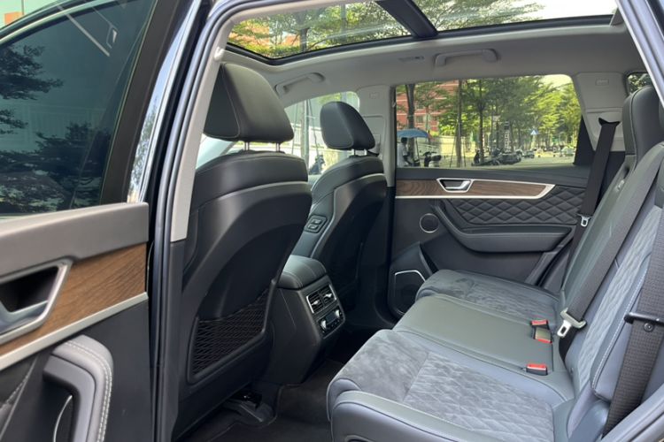 Used Hongqi HS7 2022 2.0T DCT Two-Wheel Drive Smart Connect Flagship Edition Seven Seats Interior 8