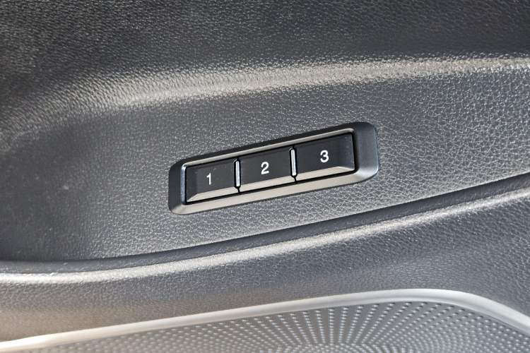 Used Hongqi HS7 2022 3.0T Automatic All-Wheel Drive ZhiLian Flagship Edition Five Seats Interior 8