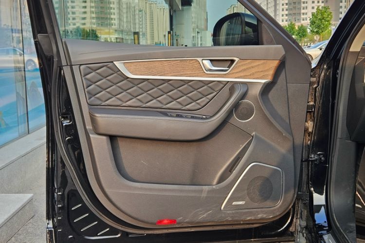 Used Hongqi HS7 2022 2.0T DCT Two-Wheel Drive Smart Connect Flagship Edition Seven Seats Interior 8