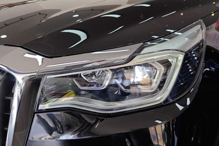 Used Hongqi HS7 2022 2.0T DCT Two-Wheel Drive Smart Connect Flagship Edition Seven Seats Left Front Headlight