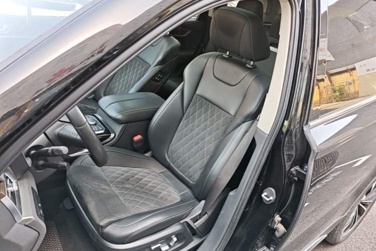 Used Hongqi HS7 2022 3.0T Automatic All-Wheel Drive ZhiLian Flagship Edition Five Seats Left Front Seat