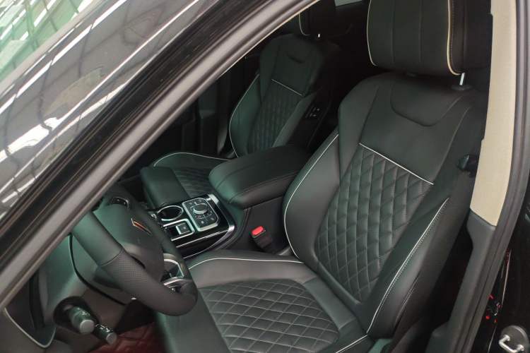 Used Hongqi HS7 2022 3.0T Automatic All-Wheel Drive ZhiLian QiChang Edition 5 Seats Left Front Seat