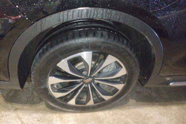 Used Hongqi HS7 2022 2.0T DCT Two-Wheel Drive Smart Connect Flagship Edition Seven Seats Left Front Wheel Hub