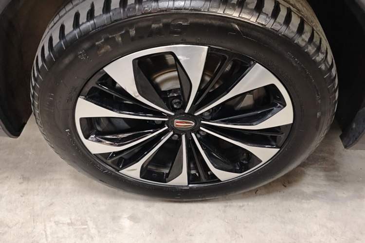 Used Hongqi HS7 2022 2.0T DCT Two-Wheel Drive Smart Connect Flagship Edition Seven Seats Left Front Wheel Hub