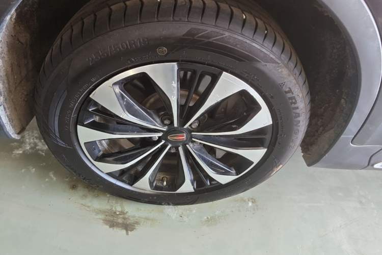 Used Hongqi HS7 2022 3.0T Automatic All-Wheel Drive ZhiLian Flagship Edition Five Seats Left Front Wheel Hub