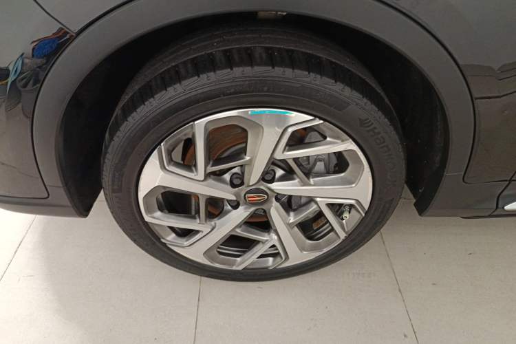 Used Hongqi HS7 2022 2.0T DCT Two-Wheel Drive Smart Connect Flagship Edition 7 Seats Left Front Wheel Hub