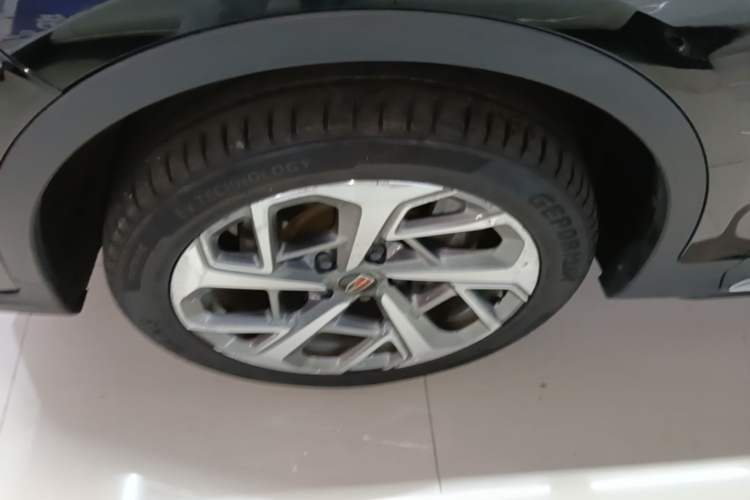 Used Hongqi HS7 2022 2.0T DCT Two-Wheel Drive Smart Connect Flagship Edition 7 Seats Left Front Wheel Hub
