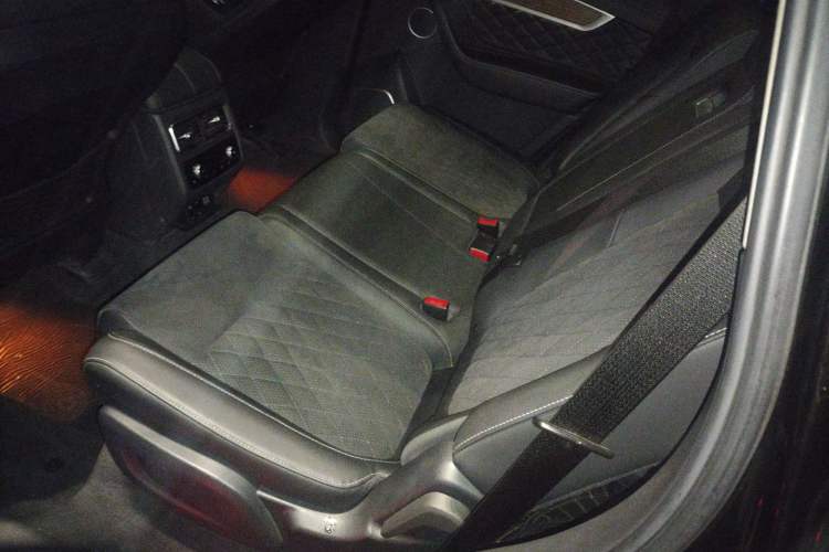 Used Hongqi HS7 2022 2.0T DCT Two-Wheel Drive Smart Connect Flagship Edition Seven Seats Left Rear Seat
