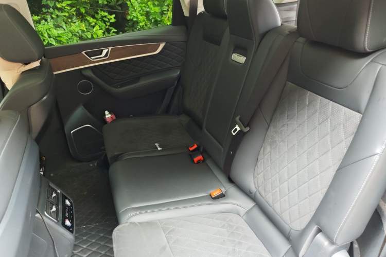 Used Hongqi HS7 2022 2.0T DCT Two-Wheel Drive Smart Connect Flagship Edition 7 Seats Left Rear Seat