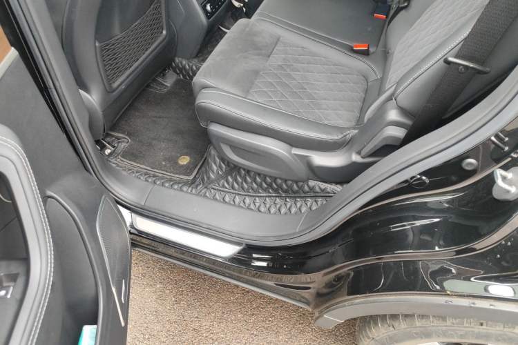 Used Hongqi HS7 2022 2.0T DCT Two-Wheel Drive Smart Connect Flagship Edition Seven Seats Left Rear Seat