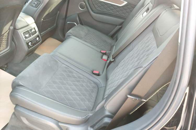 Used Hongqi HS7 2022 2.0T DCT Two-Wheel Drive Smart Connect Flagship Edition Seven Seats Left Rear Seat