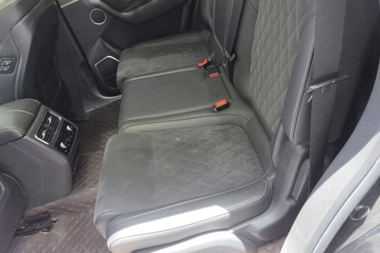 Used Hongqi HS7 2022 2.0T DCT Two-Wheel Drive Smart Connect Flagship Edition Seven Seats Left Rear Seat