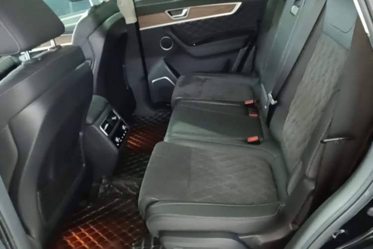 Used Hongqi HS7 2022 2.0T DCT Two-Wheel Drive Smart Connect Flagship Edition 7 Seats Left Rear Seat