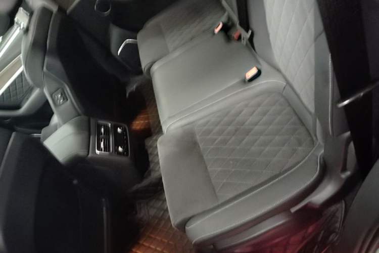 Used Hongqi HS7 2022 3.0T Automatic All-Wheel Drive Smart Connect Flagship Edition 7 Seats Left Rear Seat
