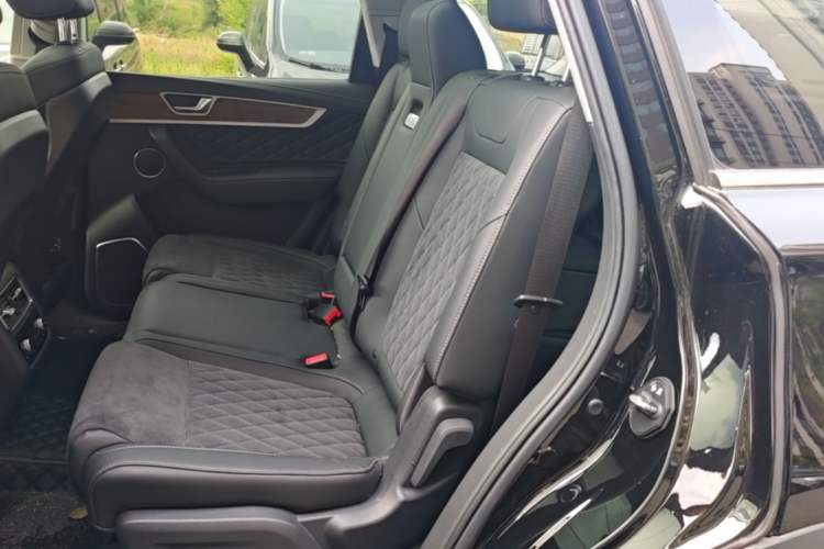 Used Hongqi HS7 2022 2.0T DCT Two-Wheel Drive Smart Connect Flagship Edition Seven Seats Left Rear Seat