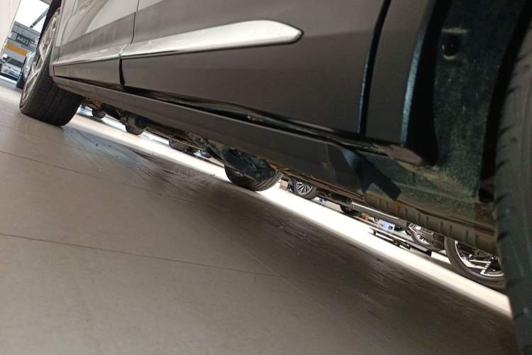 Used Hongqi HS7 2022 2.0T DCT Two-Wheel Drive Smart Connect Flagship Edition 7 Seats Left Side Sill