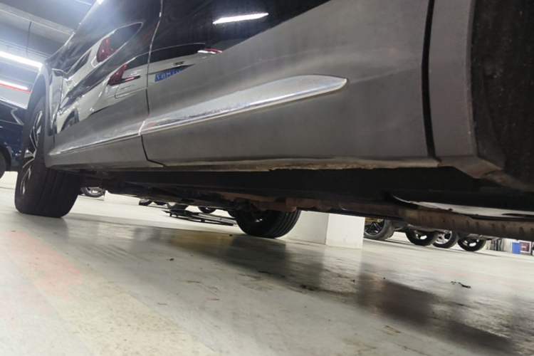Used Hongqi HS7 2022 2.0T DCT Two-Wheel Drive Smart Connect Flagship Edition Seven Seats Left Side Sill