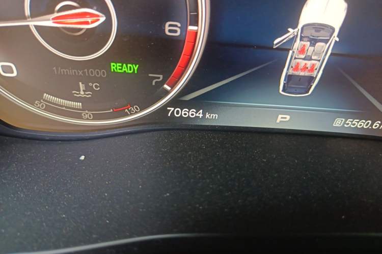 Used Hongqi HS7 2022 2.0T DCT Two-Wheel Drive Smart Connect Flagship Edition Five Seats Odometer Close Up