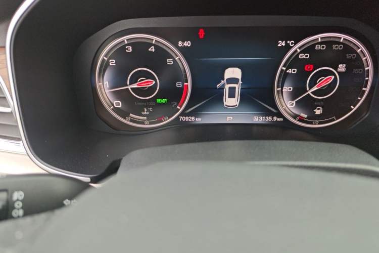 Used Hongqi HS7 2022 2.0T DCT Two-Wheel Drive Smart Connect Flagship Edition Five Seats Odometer Close Up