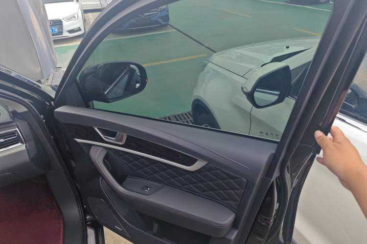 Used Hongqi HS7 2022 2.0T DCT Two-Wheel Drive Smart Connect Flagship Edition Five Seats Right Front Door Interior